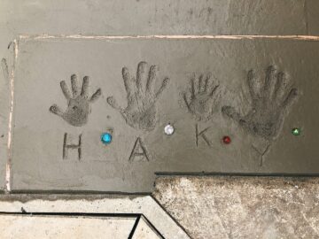 コンクリートに記念の手形