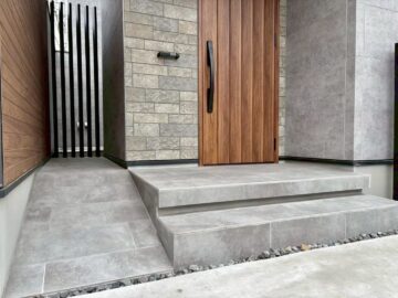 玄関ポーチ階段